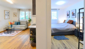 New with Parking and Metro in front of the House Vienna